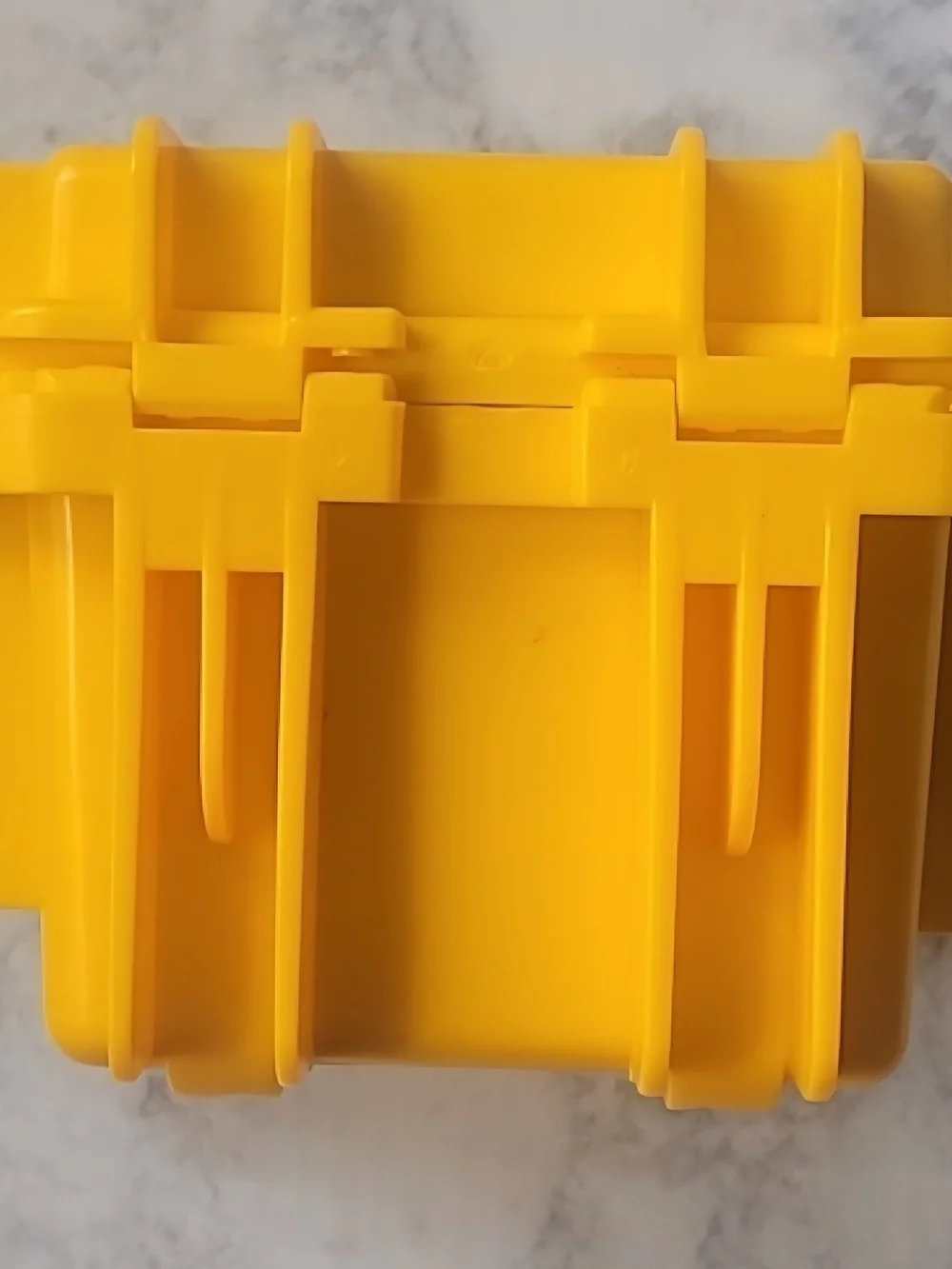 Invicta 1-Slot Yellow Waterproof Collector's Dive Case Watch Box